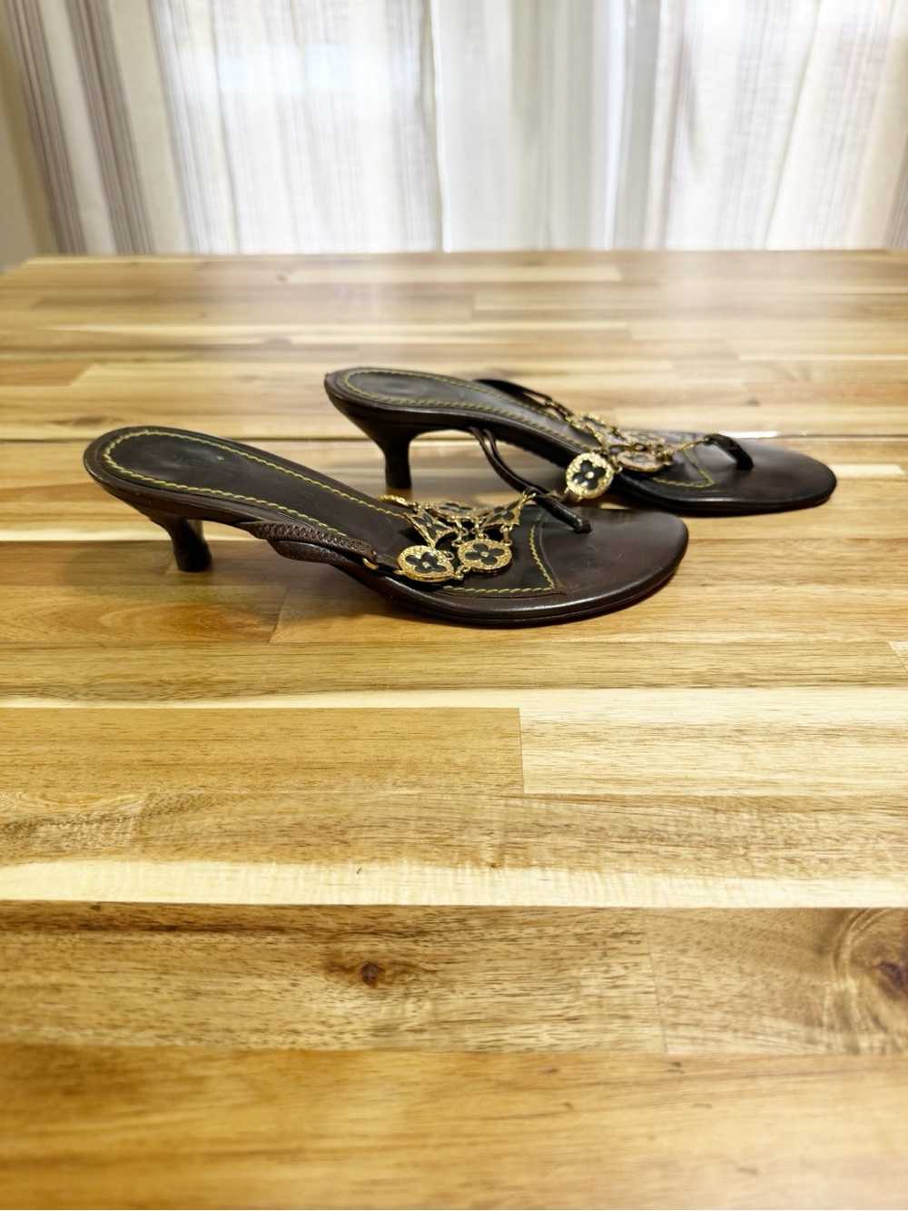 Louis Vuitton Y2K Vintage Brown Leather Gold Coin Quatrefoil Thong Sandals 37.5 - Picture 5 of 11